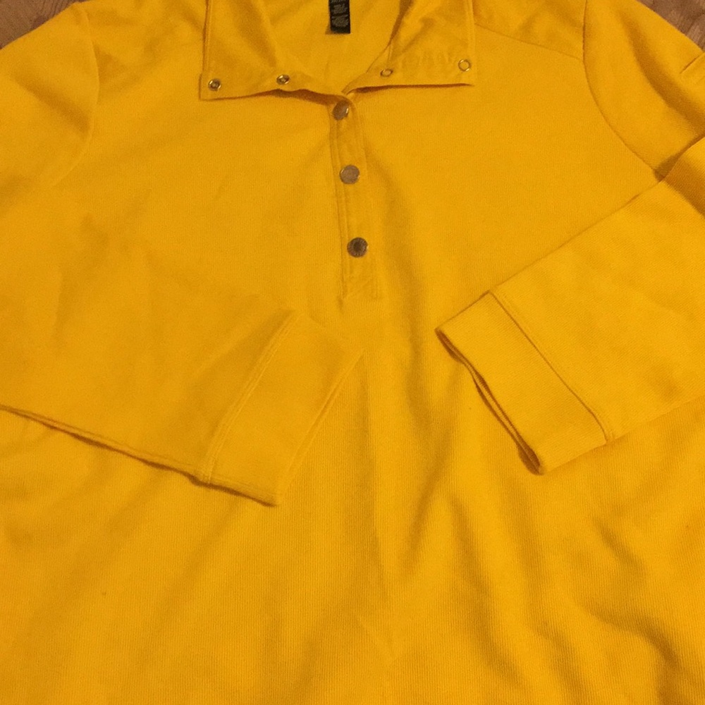 a great over sized sheet to wear with jeans